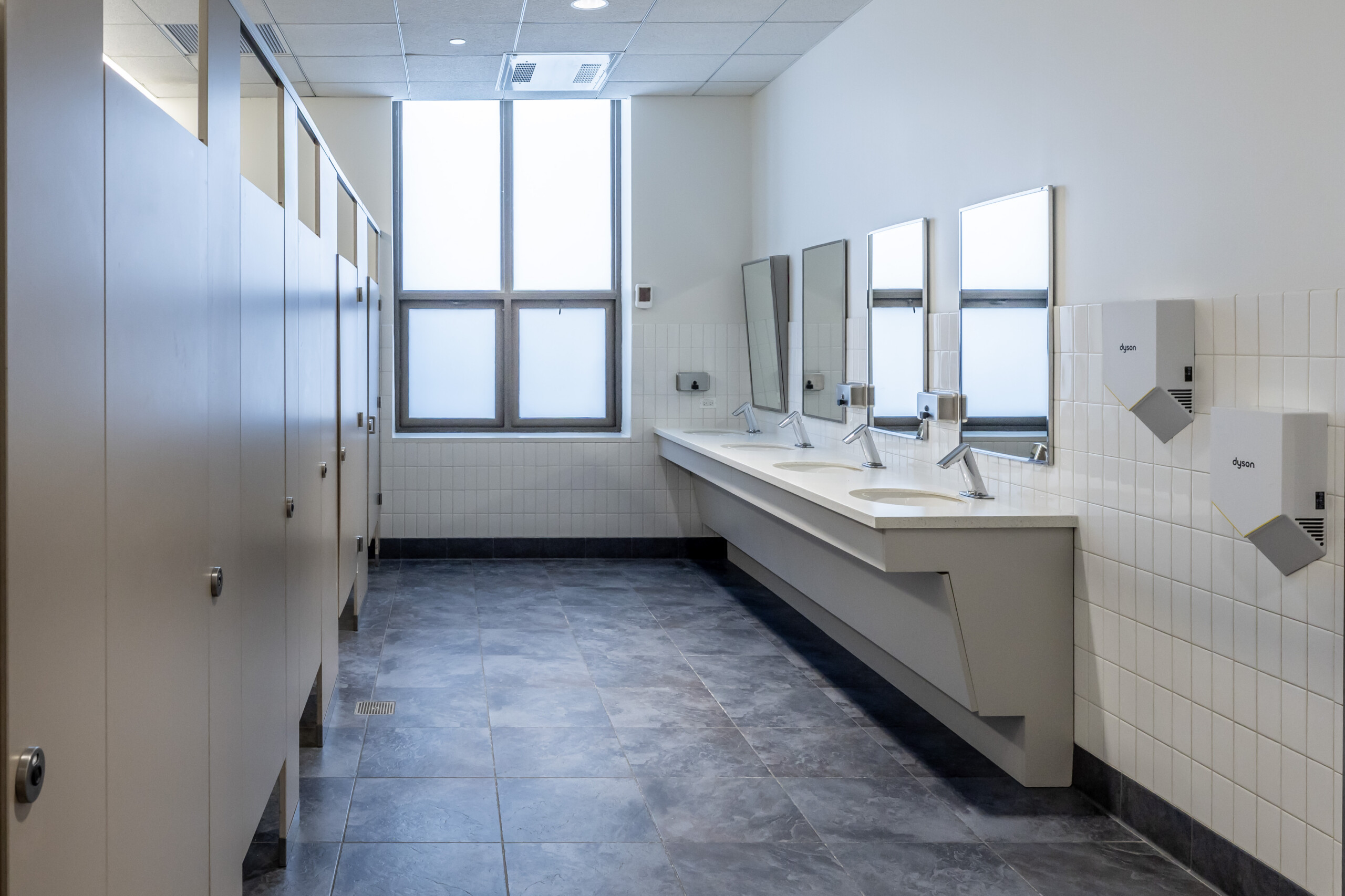 Shedd- Grand Hall Restroom_2098